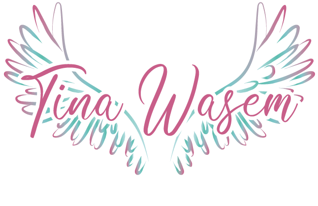 Logo Tina Wasem. Oben sind die Flügel eines Phönix zu sehen, dort wo der Körper sitzen würde steht Tina Wasem in die Flügel hineingeschrieben in Pink, unterhalb steht mittig. Phoenix reise zu dir selbst.